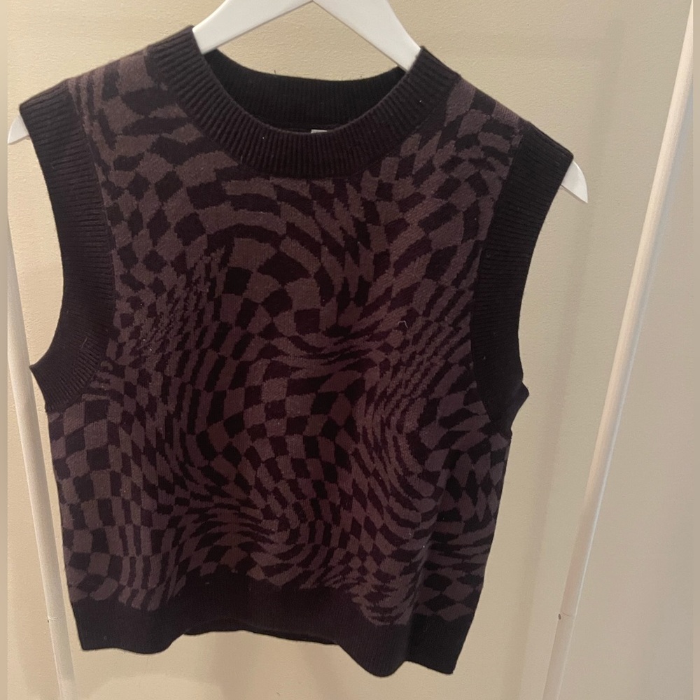 Knit sweater vest
